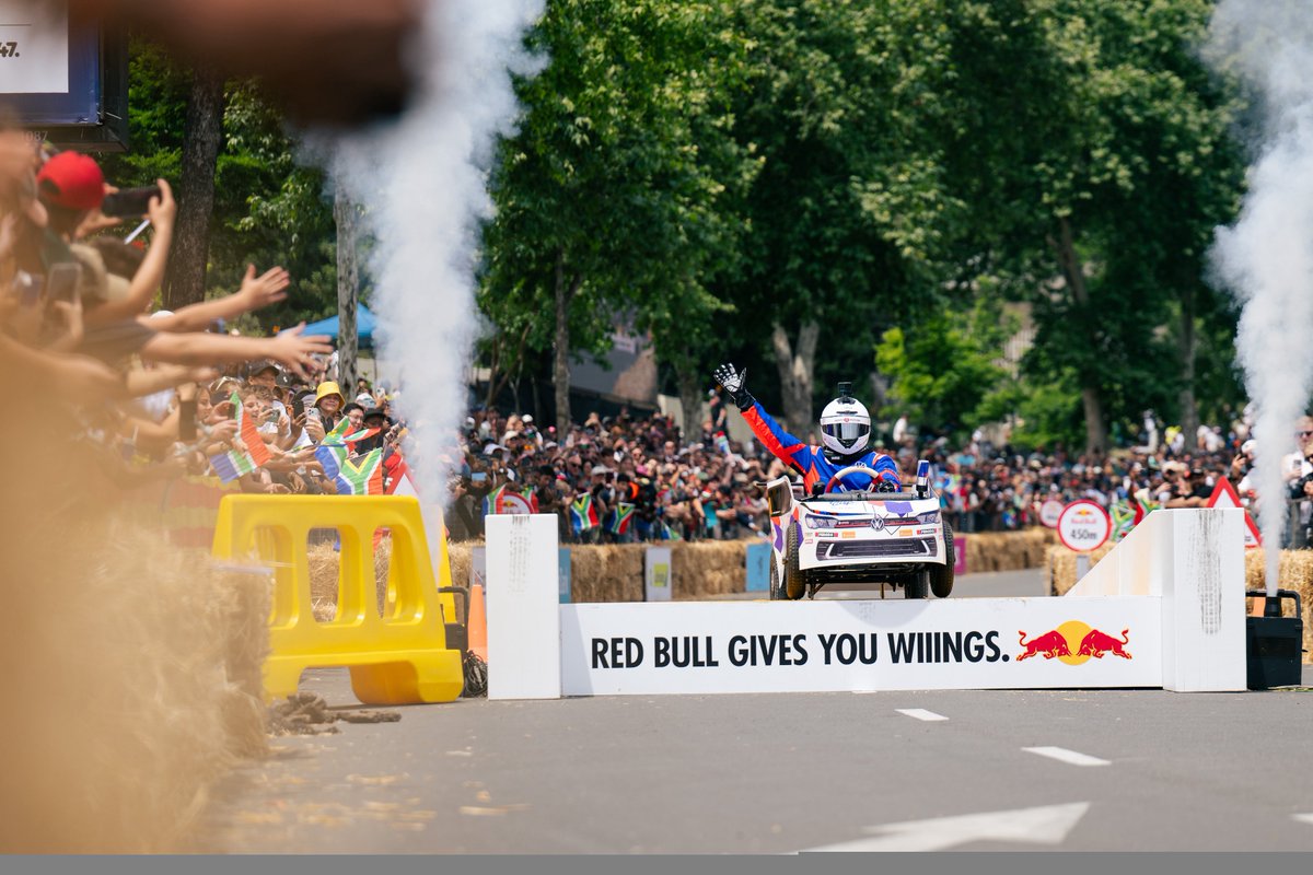 matthewkanniah's tweet photo. We may not have won the race, but Johannesburg, you definitely won our hearts 💙❤️
50 seconds of pure chaos in Box Cart Vrrrpha! 🏁
What a crowd! What a ride! What a day!
Thank you @RedBullZA for bringing ALL the energy!
#RedBullBoxCartRace #HeartofMotion #BuiltWithVW https://t.co/HYSsy5Njob