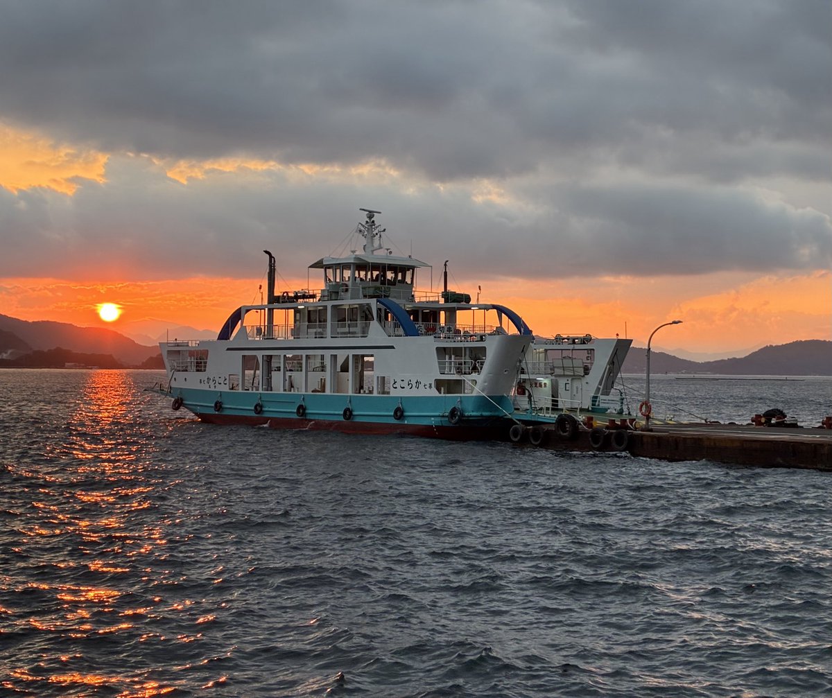PortopiaPark's tweet photo. 夕方17時半くらい…☀️
いい感じです🛳️
波音を聞きながら…癒されますよ✨
次回は…動画でポストしますね😉
今日も見てくれてありがとうございます🙏
#呉ポートピアパーク　
#さくら海運 https://t.co/ep1zNg3xVD