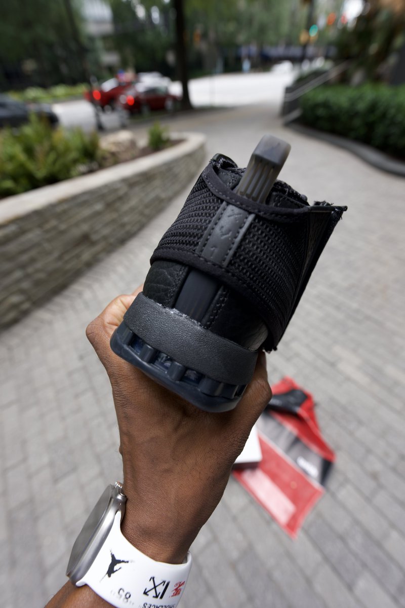THEREALJTSG's tweet photo. ARE THE 16s THE BEST OUT OF THE PACK? ⚫️⚫️⚫️ https://t.co/Y686ZfBWEX