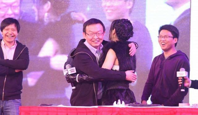 DONGQING1996's tweet photo. 认识这三个明星吗？最右是苍井空，著名动作片表演艺术家，你说神奇不神奇。 https://t.co/WzEom7ziWl