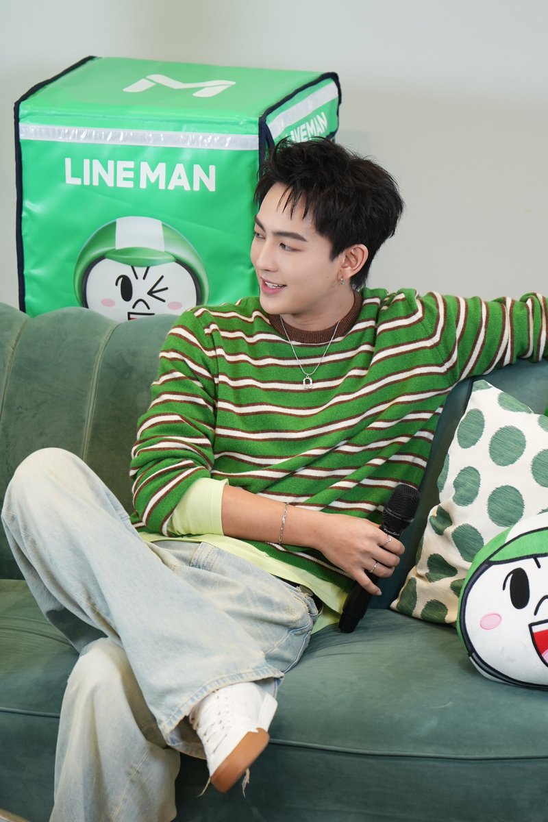 LINEMAN_TH's tweet photo. พี่ก็อยู่ของพี่เฉยๆ แต่ความหล่อมันมาหาพี่เอง

📲 https://t.co/UIfmYmR7Xa

LINE MAN LIVE X BUS
#LINEMANถูกสุดทุกวันxBUS
#LINEMANถูกสุดทุกวัน
#LINEMANWongnaiUsersChoice

*เงื่อนไขเป็นไปตามที่ LINE MAN กำหนด ตามข้อกำหนดที่ได้มีการเผยแพร่ตามช่องทางเว็บไซต์ https://t.co/jyA7WfdAv6 https://t.co/iG2vSca2uc