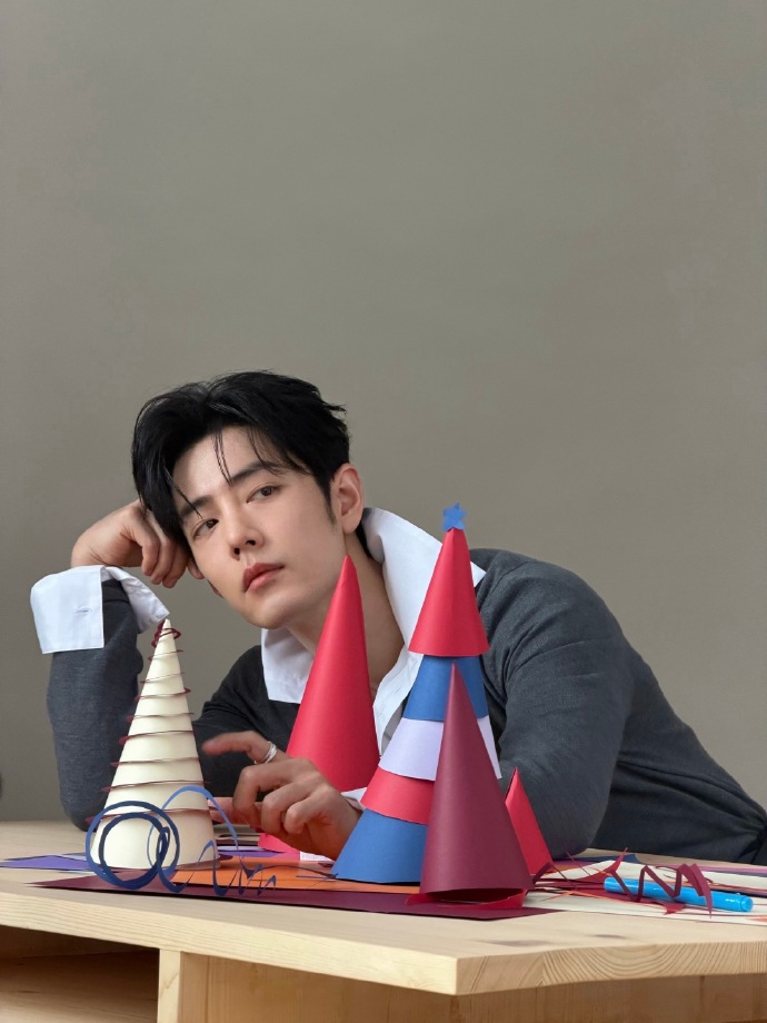 xiaozhan29's tweet photo. ❄️❤️🌺🌺🌺❤️  Happy Birthday Xiao Zhan! - by Xiao Zhan!❤️🌺🌺🌺❤️❄️ #XiaoZhan #肖战 https://t.co/ahVexrcCuY