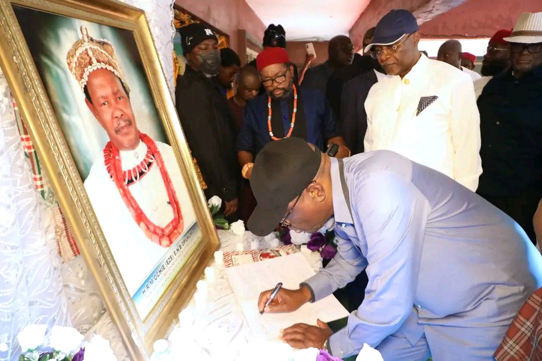 GovWike's tweet photo. Yesterday, I visited the palace of the late ruler and the Etche/Ochie of Etche land, HRM Emmanuel Opurum, who died at the age of 106.

HRM Emmanuel Opurumate was like a father to me. His roles in my political life are well appreciated and I will continue to reach out to the children he left behind.

We will also ensure a befitting burial for the late monarch. 

May his soul rest in peace.