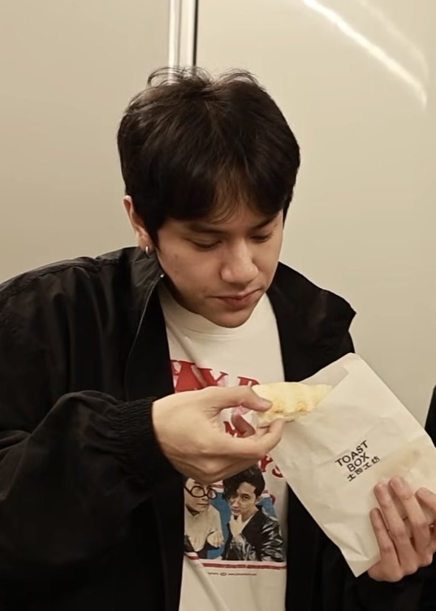 nanonschin's tweet photo. no but like i actually need to eat him https://t.co/MlO0qejD2W