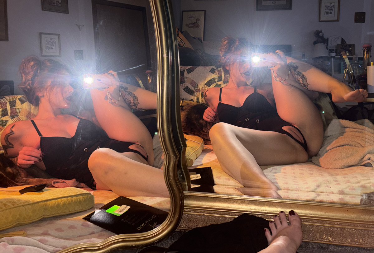 thiccameronxxx's tweet photo. crotchless and flawless https://t.co/G1AKb98wkK