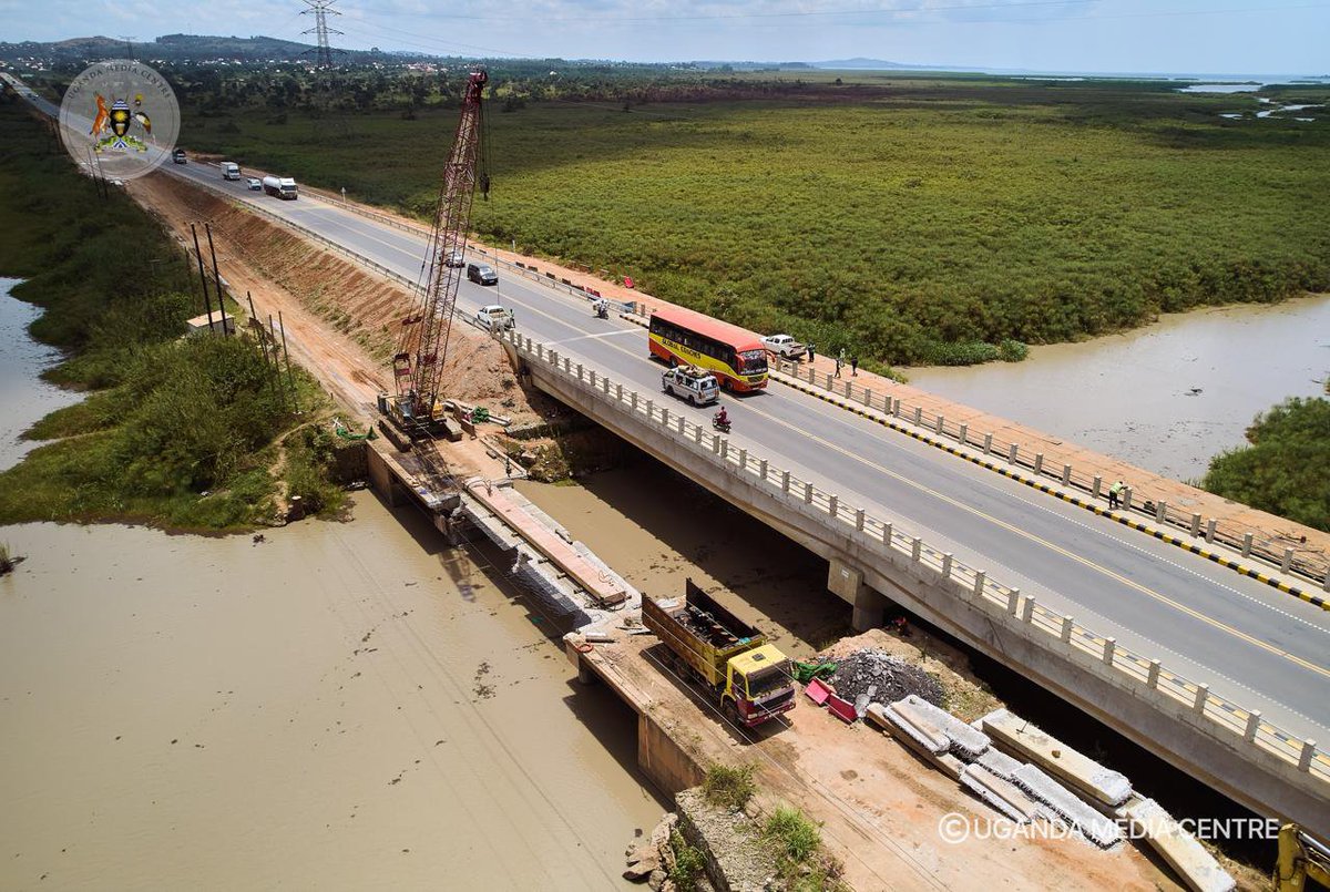 GNTV__official's tweet photo. 📸 New Katonga Bridge fully reopens
Completed after a Shs191 billion reconstruction and designed to withstand flooding and improve the reliability of Uganda's busiest transport corridor, The bridge which collapsed in May 2023 fully reopens.
#GNTV
PHOTOS: UMC https://t.co/GVMAM3gNte