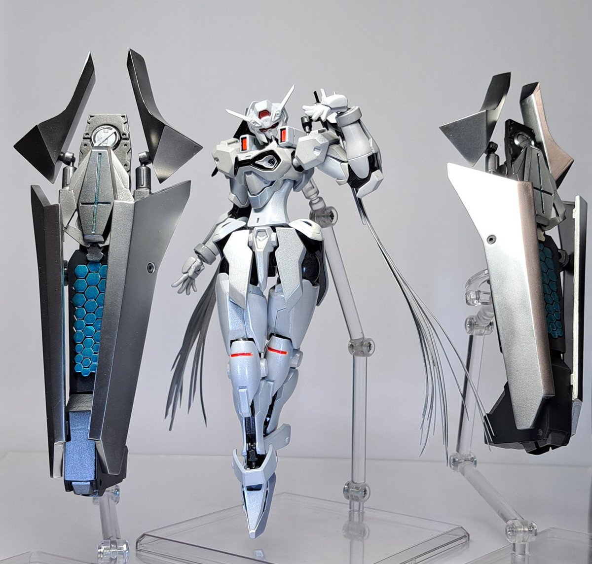 taltalest's tweet photo. 「ガラスの靴、フルコンタクト、行って。」

RX-78 FTM2 00Z
ガンダム・エンゲージゼロ・アンブレイカブル

完成いたしました！

ネクスポ俺ビルド合わせに向けてエンゲージゼロをミキシング改造したものです！
モチーフは勝利の女神:NIKKEに登場するシンデレラです！

#ネクスポ俺ビルド合わせ https://t.co/NWMPfeLbEt