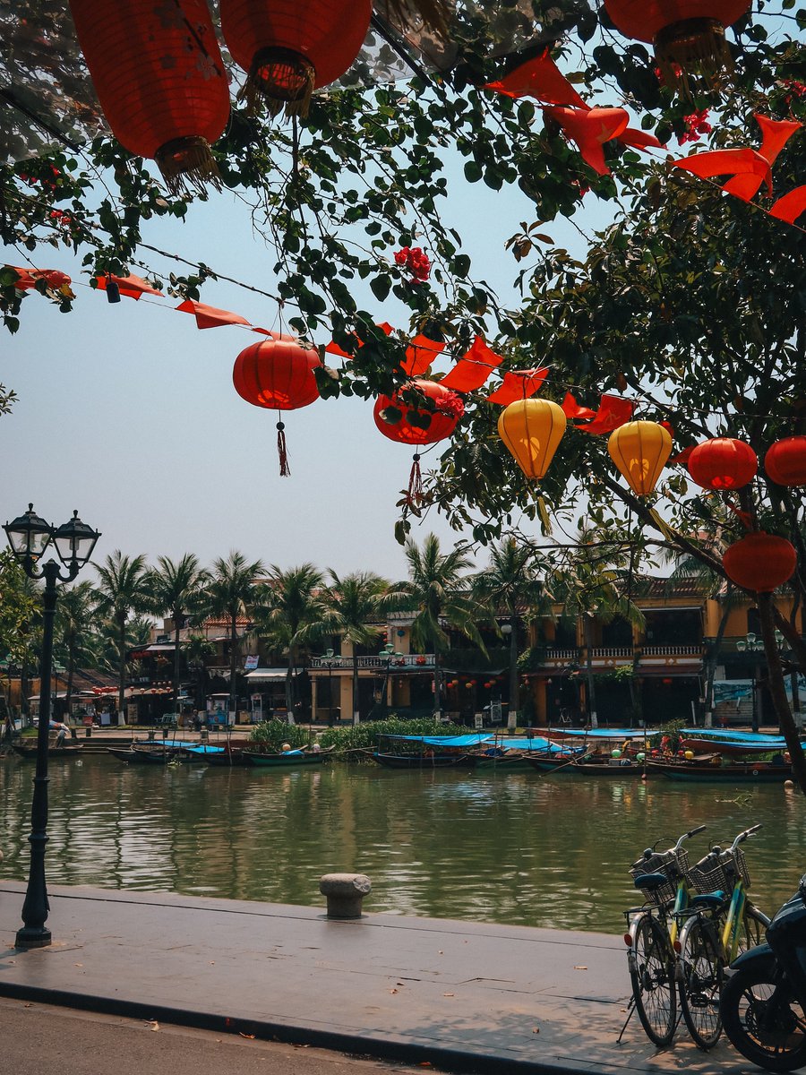 nessalopes5's tweet photo. Colorful moments from Hoi An, Vietnam. One of my favorite places I’ve visited, and I hope to return someday. Don’t miss the basket boats, lantern boats at night, Ba Na Hills, the Hoi An Memories Show, and a lantern-making class. https://t.co/tTnAKDOCcl