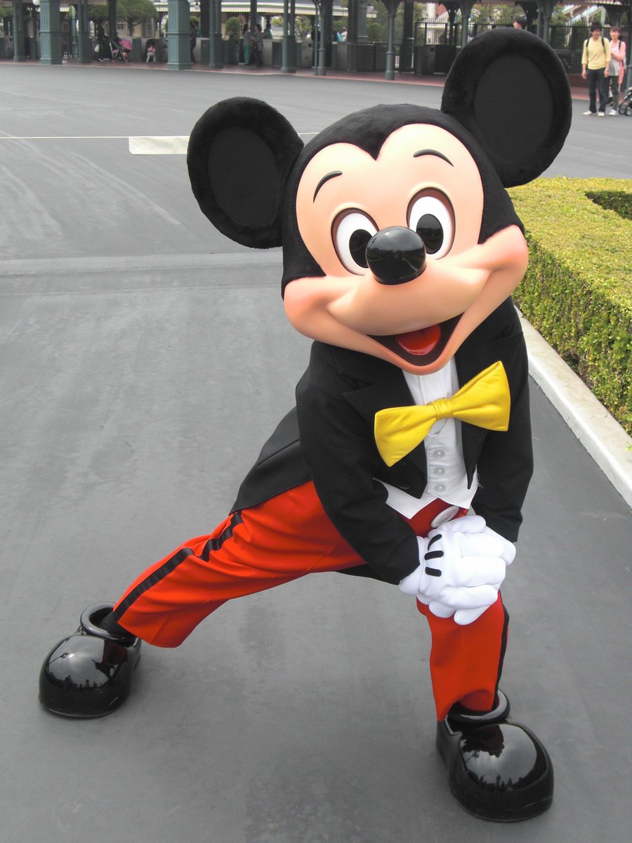 Tomomickey0329's tweet photo. ここ数日お顔や声に関するあれこれがTLに流れてくるので…
たぶんおばぁちゃんになっても一生言い続けるくらい、思うことは色々あるけれど、誰になんと言われようと私はこのお顔のミッキーマウスに恋をしていたんだ🥺
あの頃のエンターテインメントを年パスフル活用で全力で楽しんで通えて幸せでした https://t.co/pLUN0WC13J
