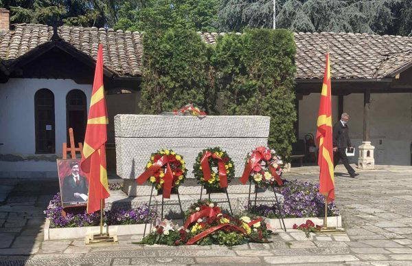 viktorrist5t's tweet photo. 🇲🇰 Можеби ќе ги земат останките на цар Самуил од Грција и ќе си разменуваат артефакти…
Но овој македонски херој со боздоган е нешто што не се наследува со договори. 😏🇲🇰
#Македонија #ЦарСамуил #МакедонскаИсторија https://t.co/FrpPz11yJM
