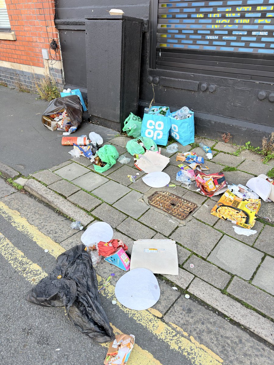 cozcozens's tweet photo. @cardiffcouncil @Help_C2C fly-tipping in CF14 is becoming intolerable.

Filth dumped continuously - waste from @Airbnb properties left on street - food waste left rotting, leading to rats/guls etc.

What’s the Council doing to prevent and clean this kind of anti-social behaviour? https://t.co/NC5j4k5Mzg