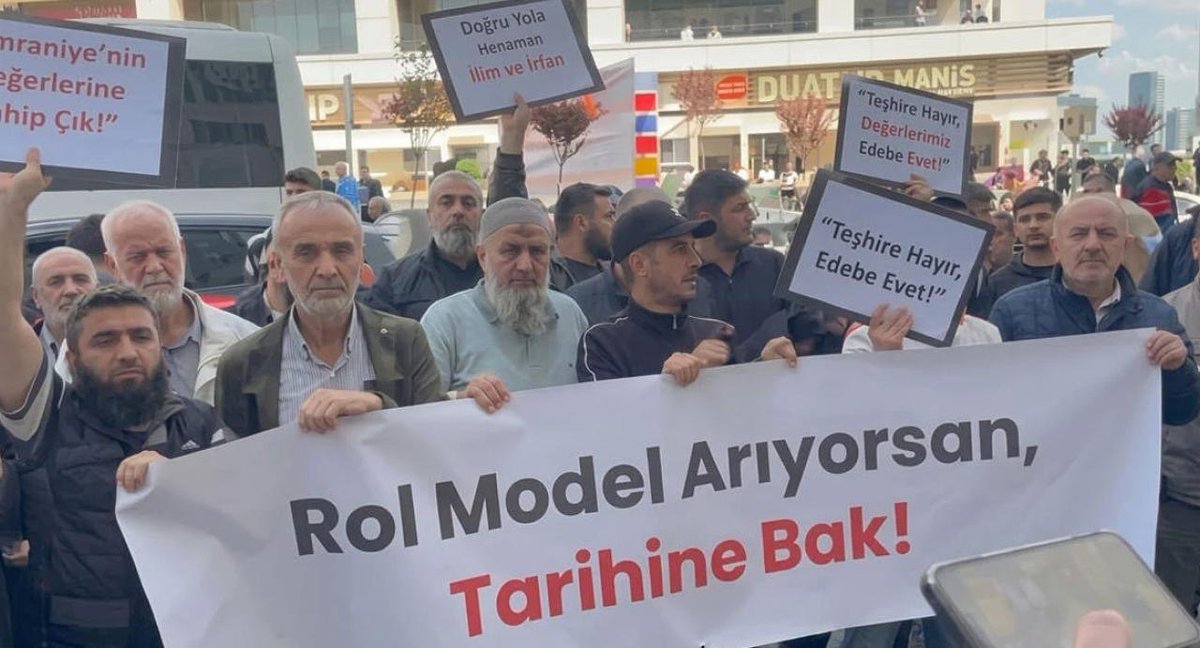 BabakTaghvaee1's tweet photo. Under the rule of the Islamo-fascist dictator Erdoğan, Turkey has been turned into an Islamic state where the cultures and histories of non-Islamic countries are constantly targeted. Japan is their new target. 

Yesterday in Istanbul, Turkish youths who had gathered at #Konohafest to celebrate Japanese anime culture were attacked by Islamists supported by Erdoğan’s regime. The attackers chanted the takbir, “Allahu Akbar,” and called for the beheading of the Turkish youths attending the event.

These Islamists call the attendees “infidels” because they consider Japanese culture haram, or forbidden. They hate Japan and its culture.

This is the true nature of Islamists and Islamism: they hate anything non-Islamic. These videos were recorded yesterday. Look at their barbarity and terrorism.