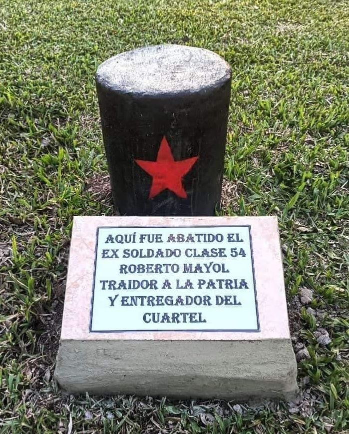 MalvinasData's tweet photo. 📷 Postales de Formosa III 🇦🇷
Monolito que recuerda la posición del soldado conscripto entregador de la unidad militar, abatido durante el ataque del grupo terrorista peronista montoneros al RI Mte 29 Cnl Warnes del Ejército Argentino hace 51 años, el 5 de octubre de 1975. https://t.co/ZL6iKvoHnw