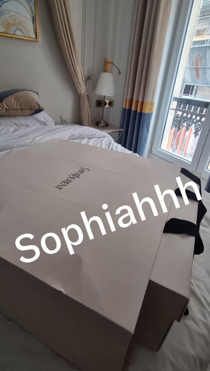 SopiahhhhM's tweet photo. Foot worship and shopping in Paris 👑
Good trained pets deserve to be publicly humiliated 

Never ask grok to watermark your pictures,it will show as made with AI .wtf 🤦🏻‍♀️ https://t.co/9A530LD5PB