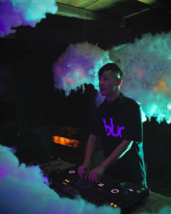 marjeoliv's tweet photo. Summer break is over, and the dancefloor is finding its rhythm again. This Saturday at Mirage, SHEIDA, USEPH, MAESTRO, and DOLODOBENDAN join our Hanoi-based DJs and residents. Entry includes 1 free drink. https://t.co/ptaLzD0q4h