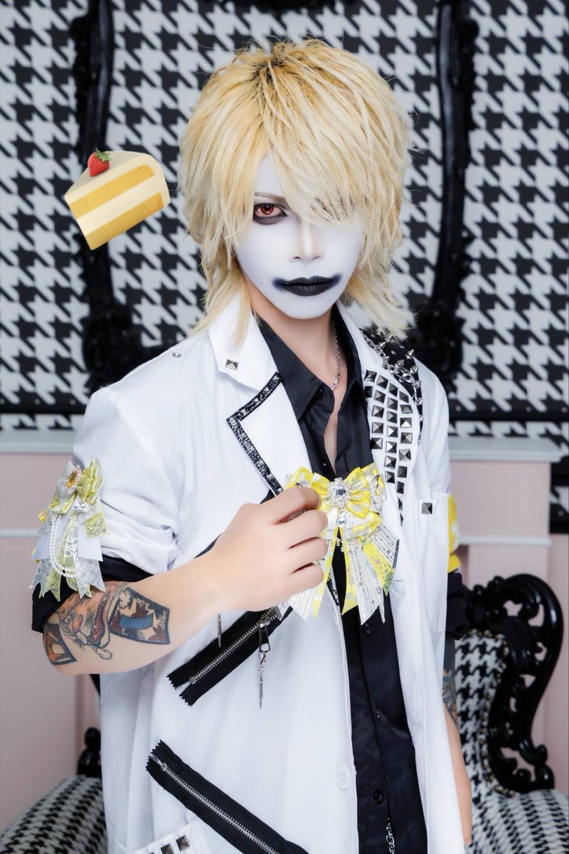 mizu_cli's tweet photo. 本日はBa.RYOの誕生日です🎂👨‍⚕️
おめでとう💉💛

持病：超絶エロ

コメント：これからも変態で
ハッピー野郎になります🔥ペロペロ https://t.co/lPqlOlDsqG