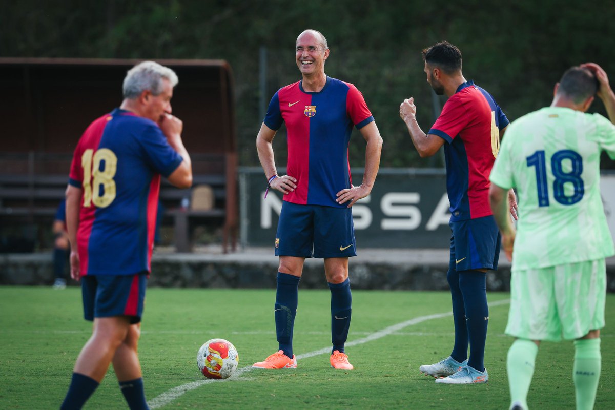 FCBjugadors's tweet photo. ⚽️ Els partits de la Trobada Barça Jugadors 2026!

Una jornada per compartir moments i, sobretot, tornar a gaudir del futbol amb companys i amics. 💙❤️

📸 Recuperem alguns dels millors moments de la jornada!

#SeguimEnJoc #MésQuePassat #TrobadaBarçaJugadors #MésQueUnClub https://t.co/5ZDVaJP6Uh