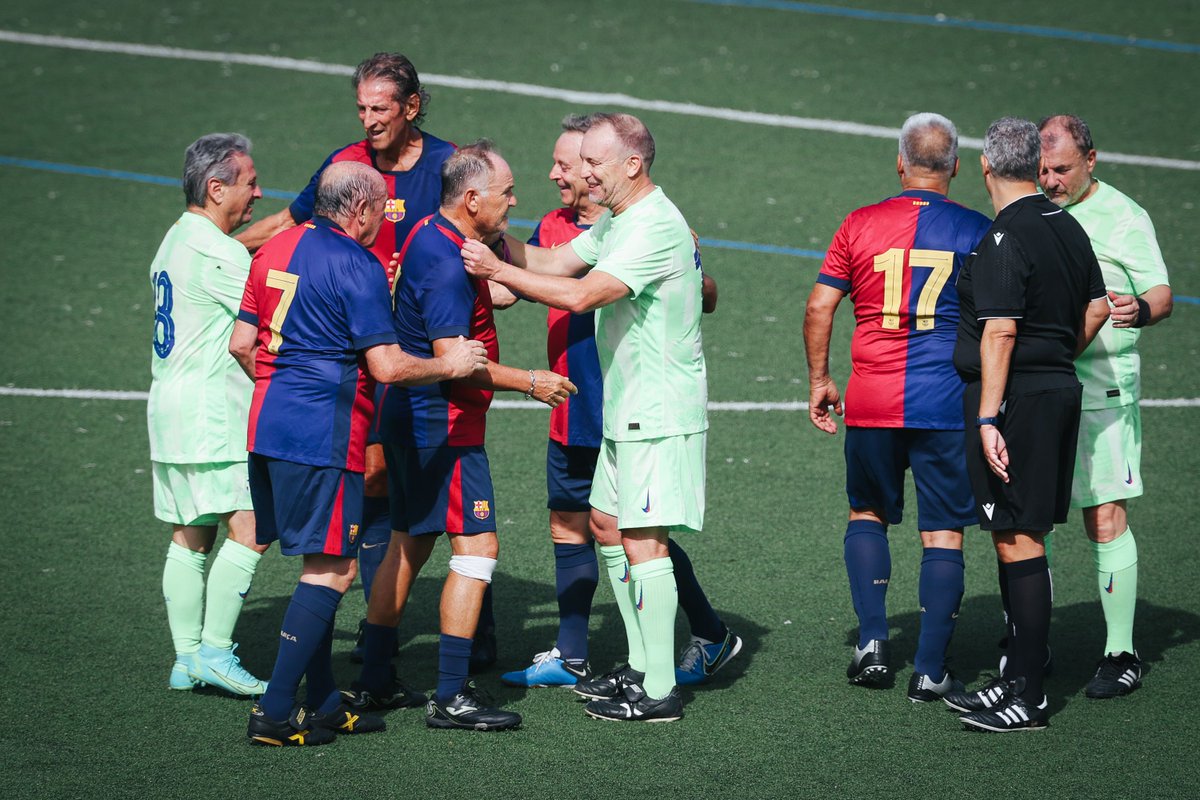 FCBjugadors's tweet photo. ⚽️ Els partits de la Trobada Barça Jugadors 2026!

Una jornada per compartir moments i, sobretot, tornar a gaudir del futbol amb companys i amics. 💙❤️

📸 Recuperem alguns dels millors moments de la jornada!

#SeguimEnJoc #MésQuePassat #TrobadaBarçaJugadors #MésQueUnClub https://t.co/5ZDVaJP6Uh