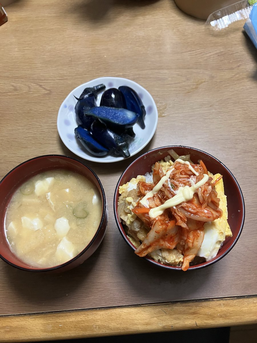 Ray51575411's tweet photo. コンビニ兄弟でとても食べたくなった第一弾！カツ丼キムチマヨ！ https://t.co/vHFvhxfkYO