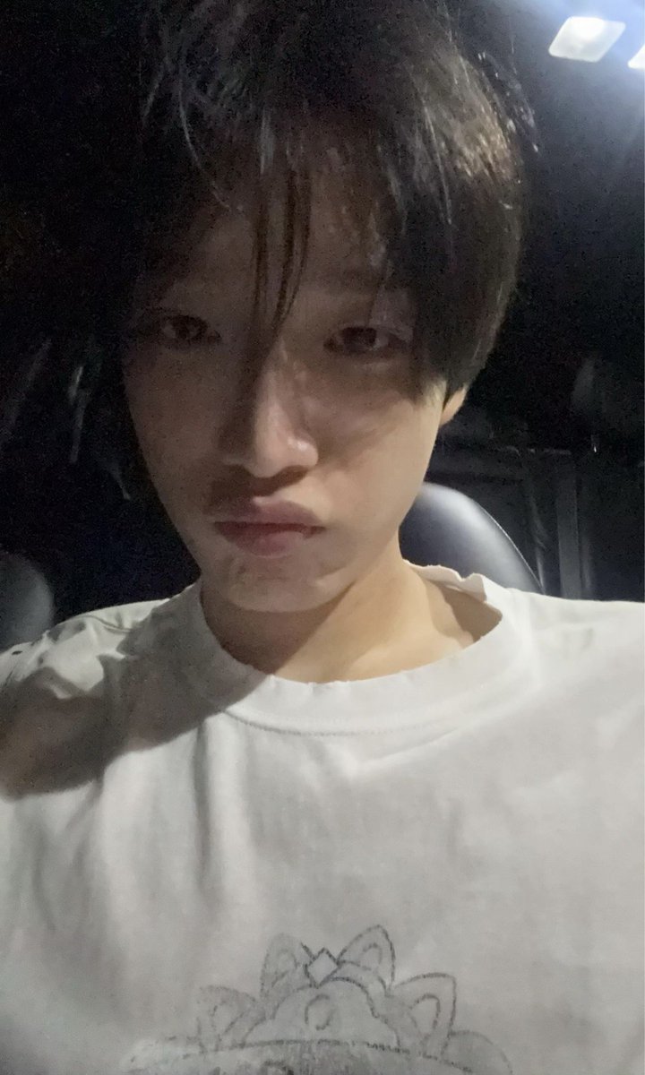 kh1ovele's tweet photo. เสื้อคู่หรือตัวเดียวกัน 😳 https://t.co/a7SnPRuMFF