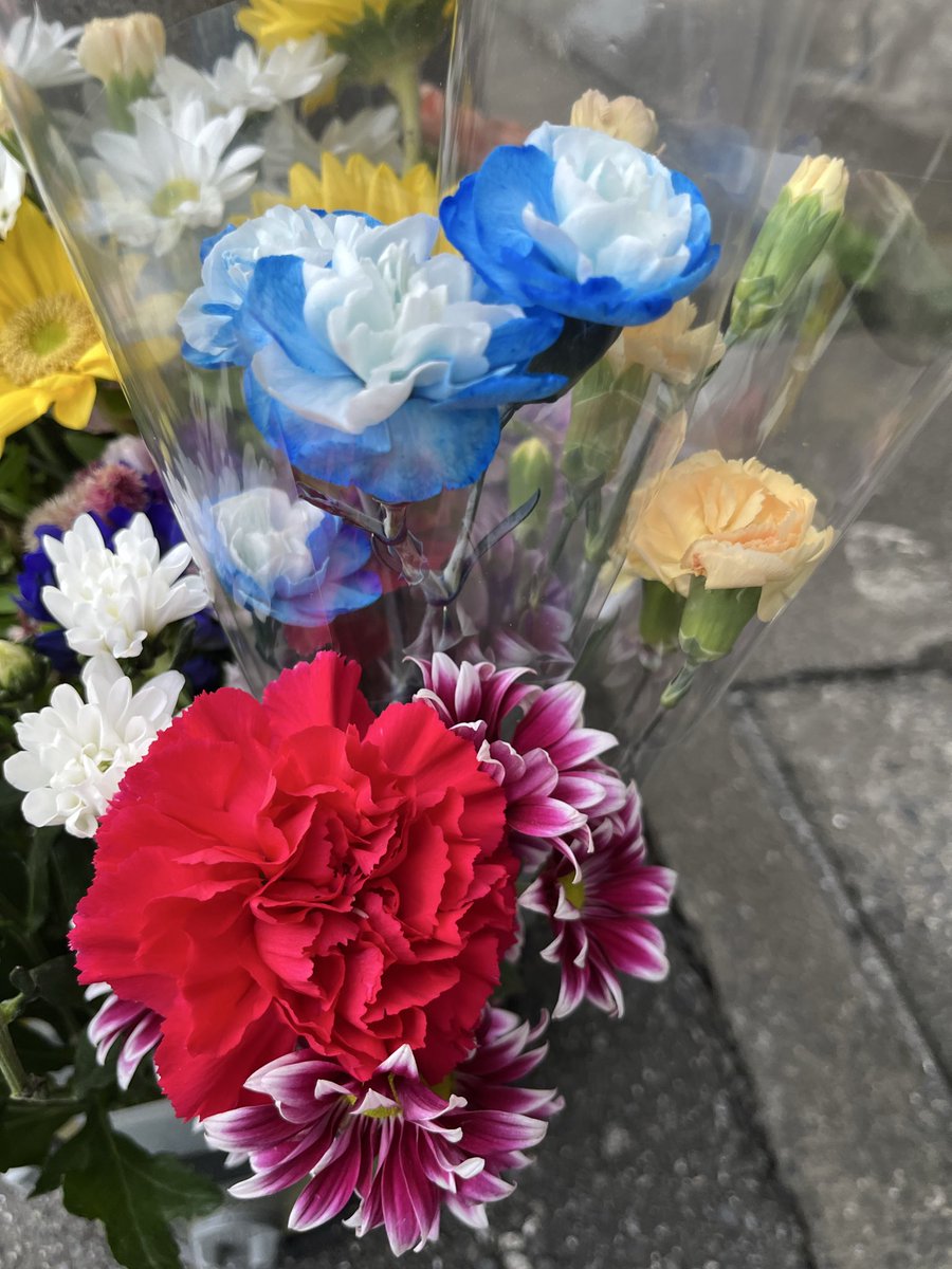 takanori_0930's tweet photo. #熊谷市小4男児死亡ひき逃げ事件
仕事の帰りに
事故現場の掃除をしました。

事故現場に新しいお花💐が手向けてありました。忘れないでいてくださって、本当にありがとうございます🙇‍♀️

公訴時効まで3年。
諦めずに頑張ります。
息子の為に携わってくださる
全ての皆様に感謝いたします🙇‍♀️ https://t.co/UChmxUYw3E