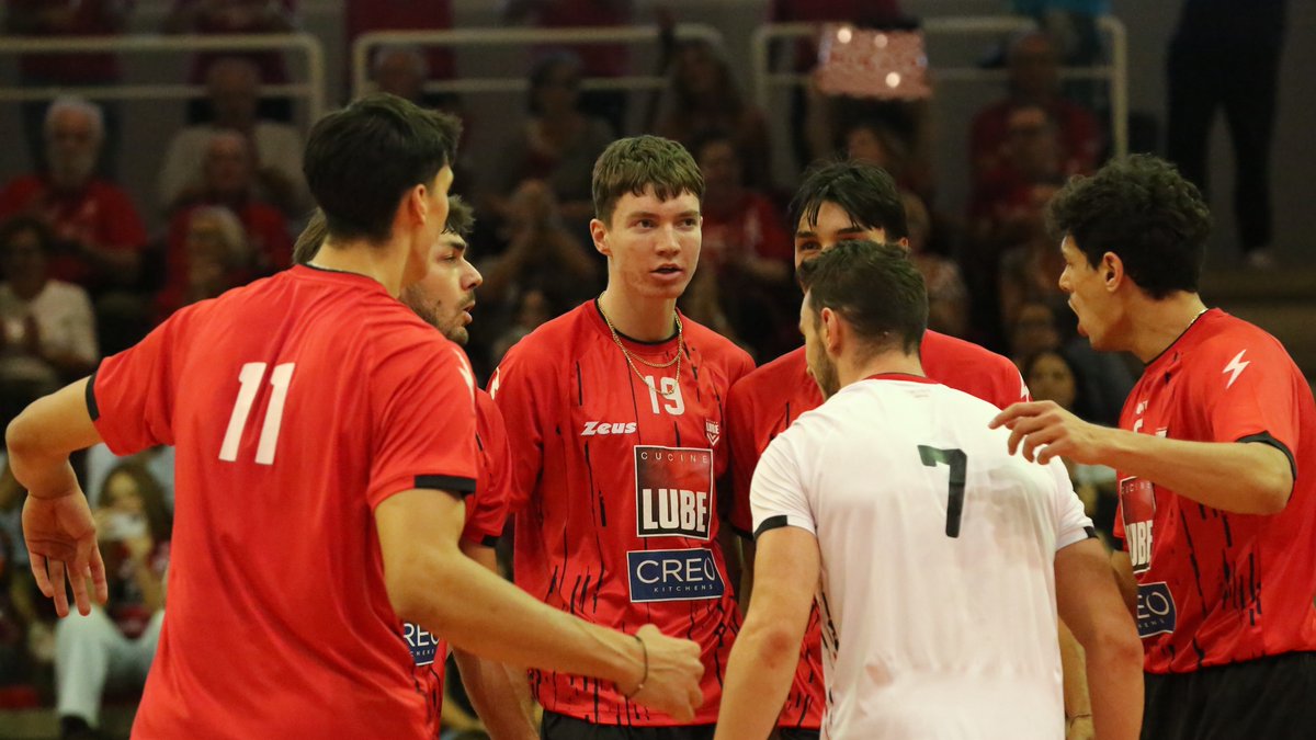 VolleyLube's tweet photo. 🏋️‍♂️ Penultima settimana di preparazione per la Lube
⏳ Nel fine settimana cucinieri alla Jesi Volley Cup
📆 Calendario delle sedute tecniche a porte aperte ⬇️
https://t.co/dxkzFbTihB
#esserelube #cucinelube #creokitchens https://t.co/tKm4aWzLkF