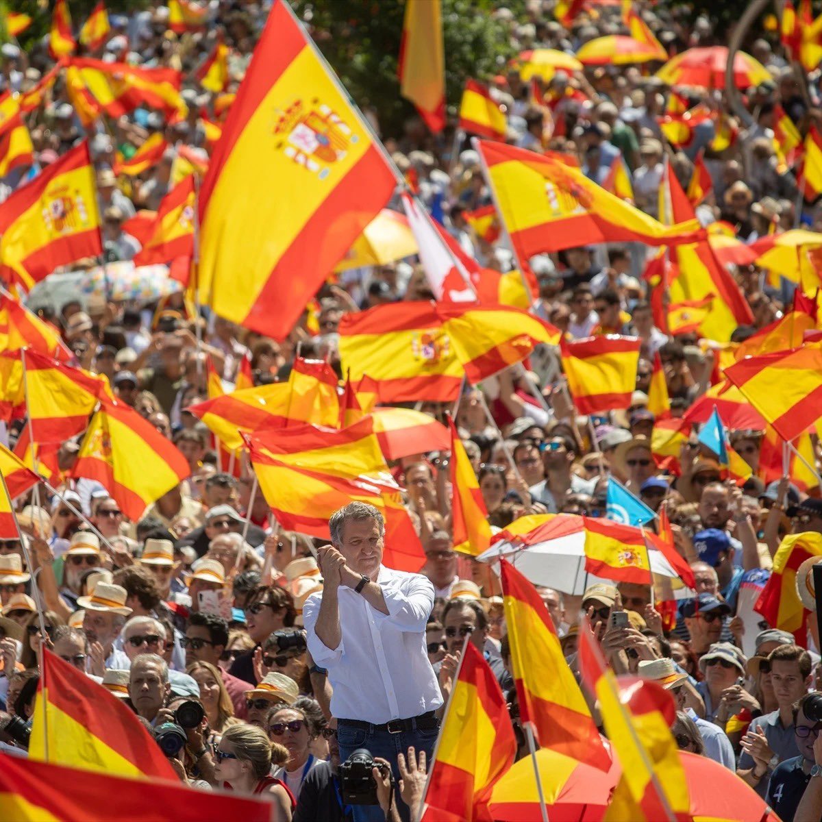 CnLacoba's tweet photo. 29 de noviembre. 
Te esperamos con ganas. 
Vamos a reconstruir España. https://t.co/0EbriFzK50