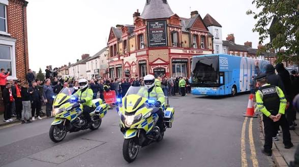CtrlSportz's tweet photo. Hearing they’re putting more police on for Liverpool vs Man City.
When did football become this?
It’s supposed to be a game for families and fans, not something people worry about their safety over.
Disgusting. https://t.co/CHBoMkntKf