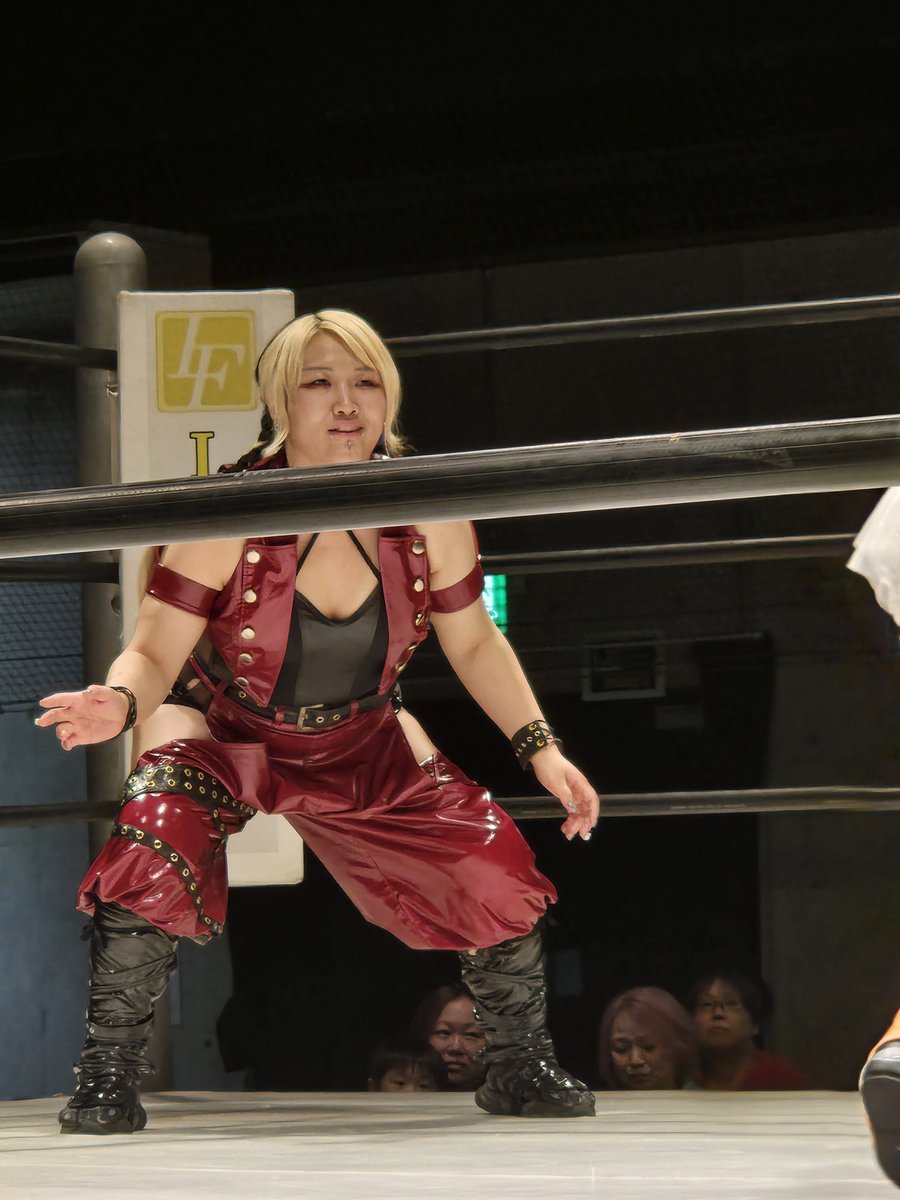 tosshana's tweet photo. アップされてからずっと気になってたから呟いてみた😆

9月27日のプロレスリングWAVE大阪大会の試合結果の第1試合‼️

スクランデルって何やろ🤔多分、スクランブルだろう🙄

勝者:青本いつ希選手🤔多分、青木いつ希選手だろう🙄

パートナー:関口期選手🤔多分、関口翔選手だろう🙄

あえてなのか、ただ間違ってしまっただけなのかすごく気になってしまいました😅

上手く撮れてないですけど当日の写真を添えて

 #プロレスリングWAVE
 #176BOX大阪大会
 #第1試合
 #青木いつ希選手
 #関口翔選手
 #炎華選手 
 #ZONES選手
 #あえてなのか間違いなのか