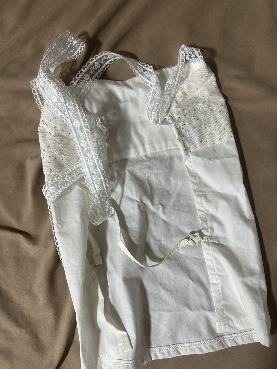 NGCH3344's tweet photo. Olivia top แบรนด์ amilycho สีขาว - 320 บาท https://t.co/iayQAnaFj6