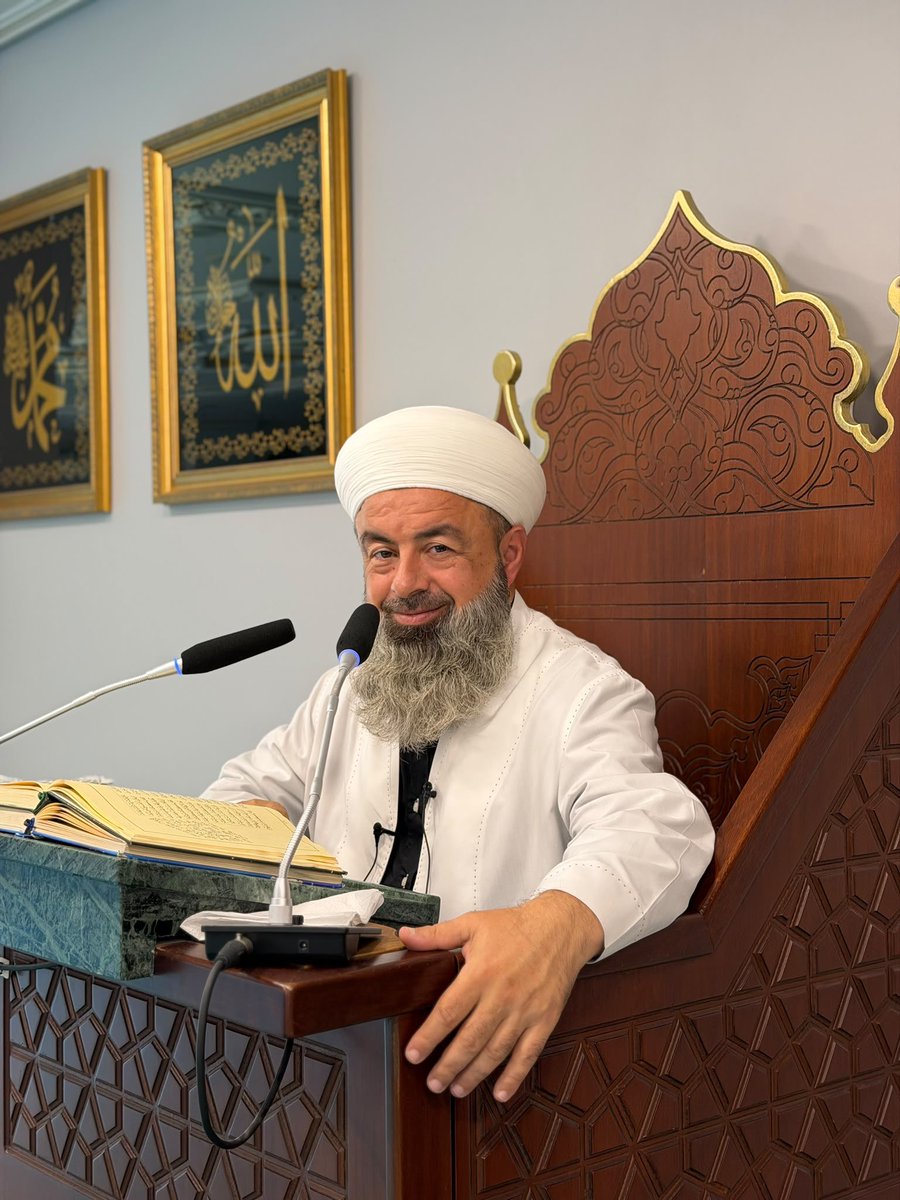 emin4663's tweet photo. MASUM EFENDİ H.Z 
Her hafta olduğu gibi bu haftada 
hanımlara özel sohbeti başladı 
Her hafta pazartesi SAAT 12:00 da canlı yayında sizlerle 

#pazartesi #sohbet #uzadıkça https://t.co/k7rQ4tFMQ1
