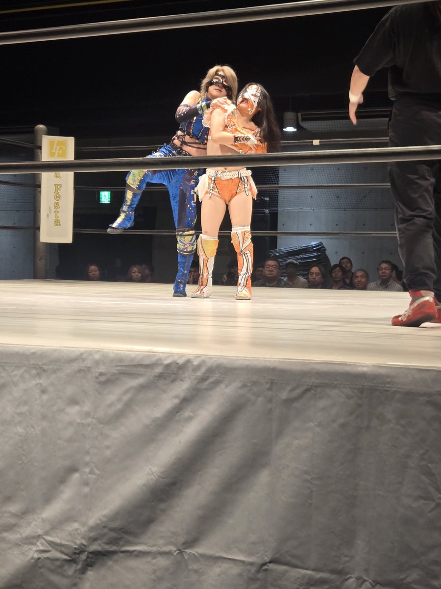 tosshana's tweet photo. アップされてからずっと気になってたから呟いてみた😆

9月27日のプロレスリングWAVE大阪大会の試合結果の第1試合‼️

スクランデルって何やろ🤔多分、スクランブルだろう🙄

勝者:青本いつ希選手🤔多分、青木いつ希選手だろう🙄

パートナー:関口期選手🤔多分、関口翔選手だろう🙄

あえてなのか、ただ間違ってしまっただけなのかすごく気になってしまいました😅

上手く撮れてないですけど当日の写真を添えて

 #プロレスリングWAVE
 #176BOX大阪大会
 #第1試合
 #青木いつ希選手
 #関口翔選手
 #炎華選手 
 #ZONES選手
 #あえてなのか間違いなのか