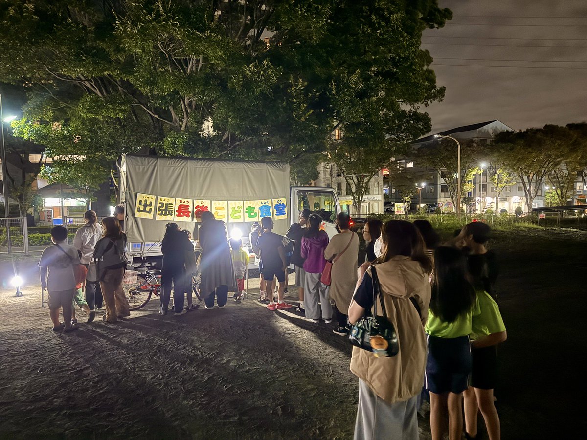 yucky_oto's tweet photo. #認定npo法人むすびえ
#npo法人ことりのおうち
#長後こども食堂
#24時間テレビトラック

お祭りのような賑わい
今日はカレーライスいただきました😋
いつもありがとうございます https://t.co/VsNDMz8nyK
