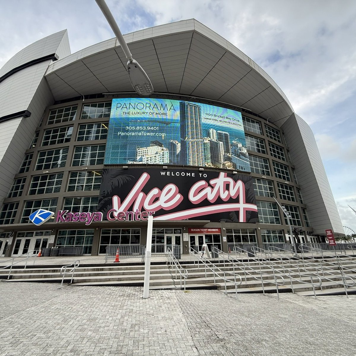 GTAlphaintel's tweet photo. A massive "Welcome to Vice City" sign has gone up in front of Miami's Kaseya Center (via @samchrme) https://t.co/Ops0NHaT0u