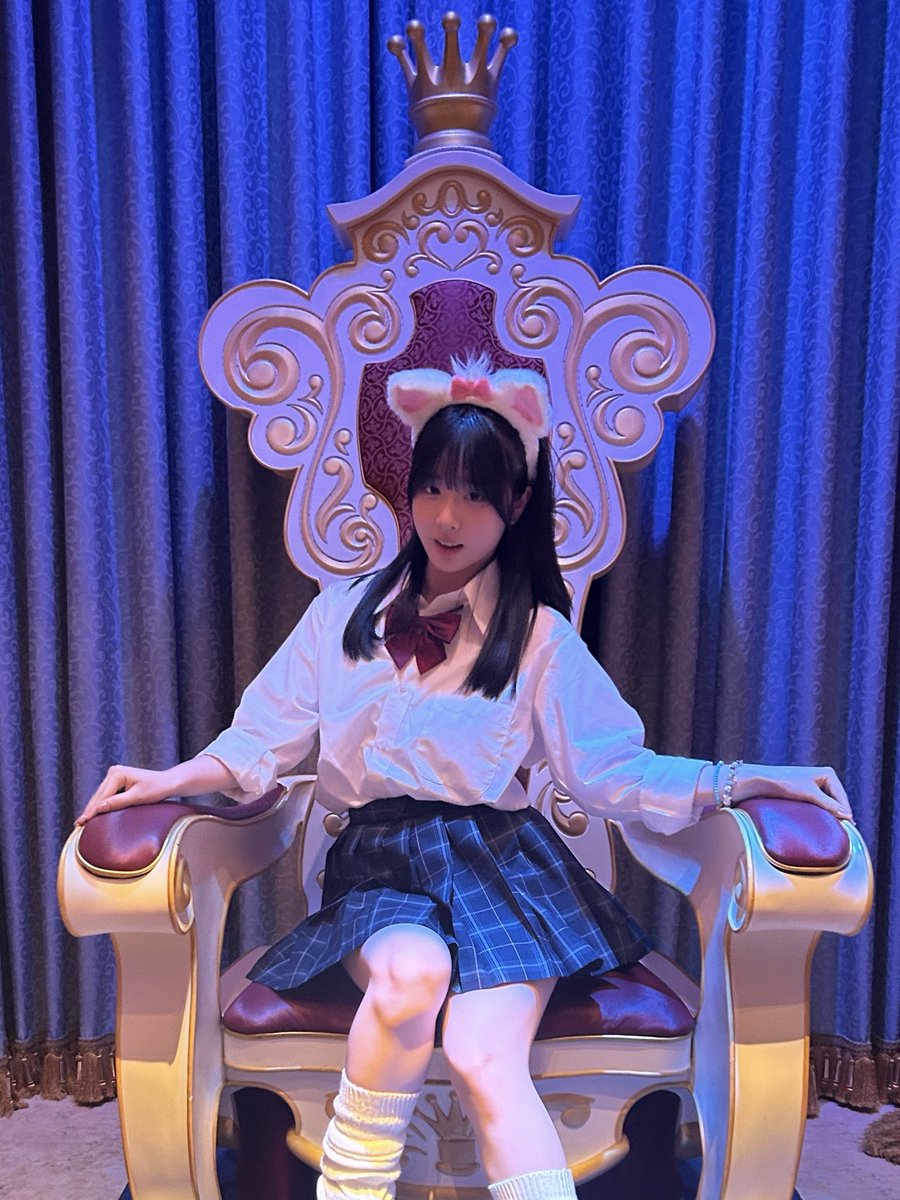 kaname___eee's tweet photo. 姫っていうか女王になった気分だね

#15歳 #jk #ディズニー https://t.co/TshPcOWhbC