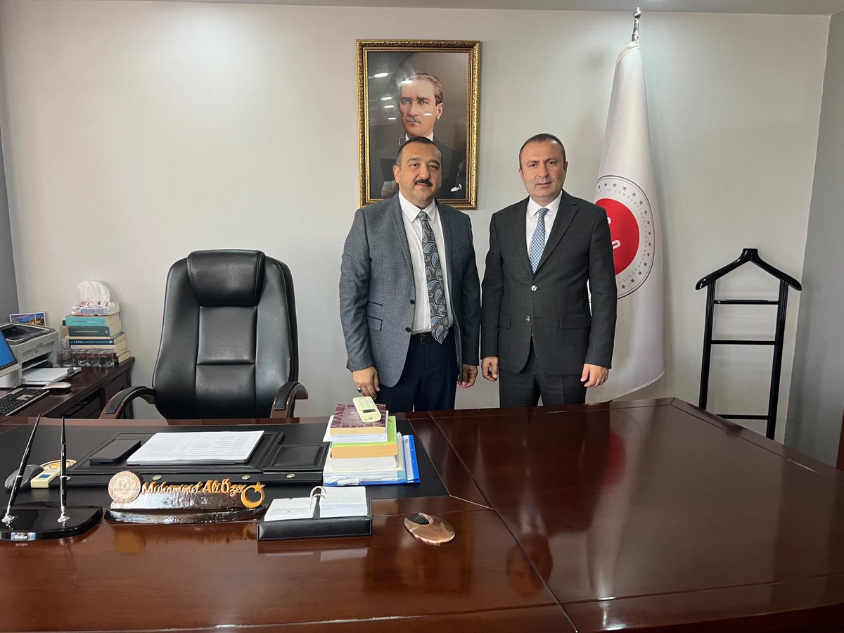 bakirkoymhp's tweet photo. İlçe Başkanımız Sn. Turgut İnan ve Yönetim Kurulu Üyelerimiz, Camiler ve Din Görevlileri Haftası münasebetiyle Bakırköy İlçe Müftümüzü makamında ziyaret ettiler.

Nazik ev sahiplikleri ve kıymetli sohbetleri için İlçe Müftümüze teşekkür ediyor, tüm din görevlilerimize Cenab-ı Allah’tan sağlık, huzur ve görevlerinde muvaffakiyetler diliyoruz.