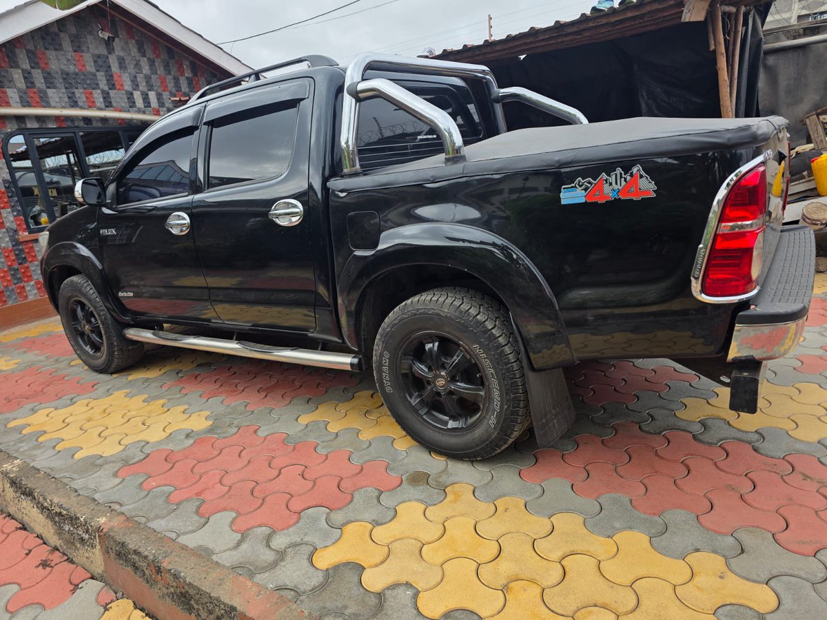JaMtoka's tweet photo. • 2015 Toyota Hilux D/Cab 🇯🇵
• KSh3.45 Million 
• Fuel Tank: 80L
• 10-12km/litre
• Location: Nairobi 🇰🇪
• +254733665551 — WhatsApp

• 3.0-litre 4-Cyl Turbodiesel (1KD-FTV)
• 171bhp/410Nm
• 5 Speed AT
• 4WD + Low Range Gear Transfer

• 2 Airbags
• 4-Wheel ABS
• Brake Assist
• EBD
• Traction Control System

• Alloy Rims
• Fog Lights 
• Leather Seats
• Wing Mirror Blinkers
• Steel Sports Bar
• Tonneau Cover