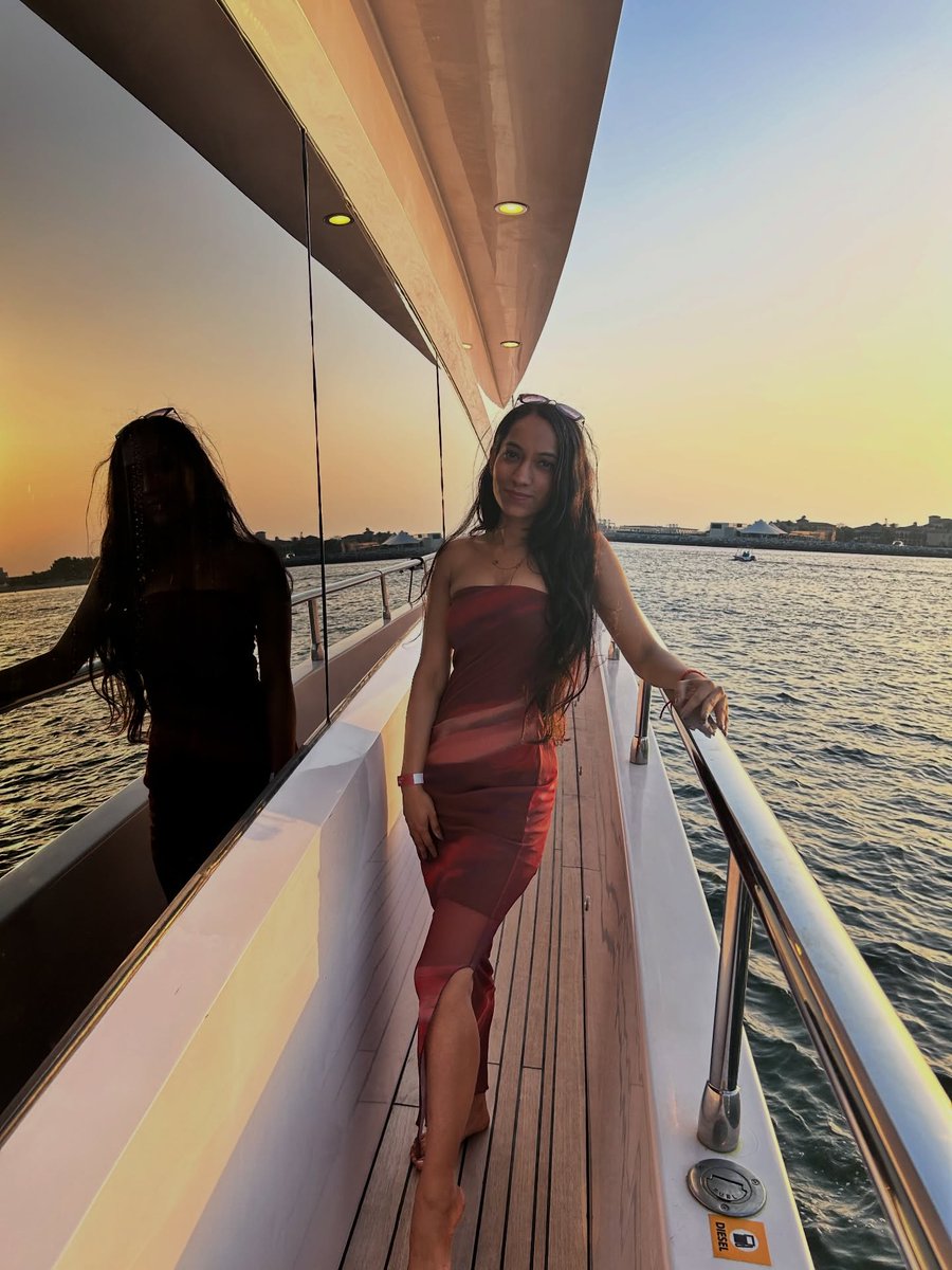 michaelcote1's tweet photo. Dubai feels different from dusk to dawn. Holding onto the last beautiful moments, unaware of what was coming next. I hope everyone is safe and home with their loved ones. A birthday I’ll never forget. https://t.co/Cur90vLYGB