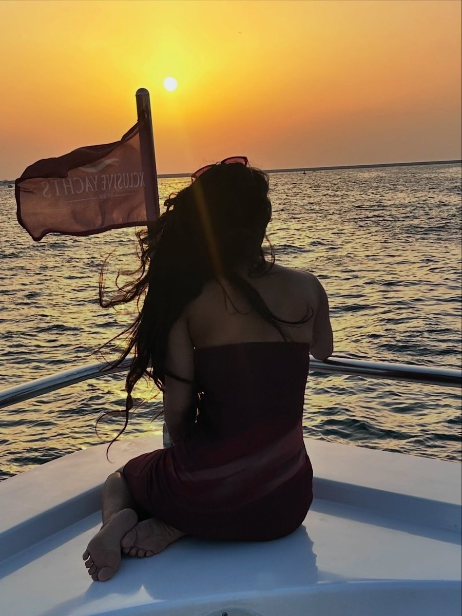 michaelcote1's tweet photo. Dubai feels different from dusk to dawn. Holding onto the last beautiful moments, unaware of what was coming next. I hope everyone is safe and home with their loved ones. A birthday I’ll never forget. https://t.co/Cur90vLYGB