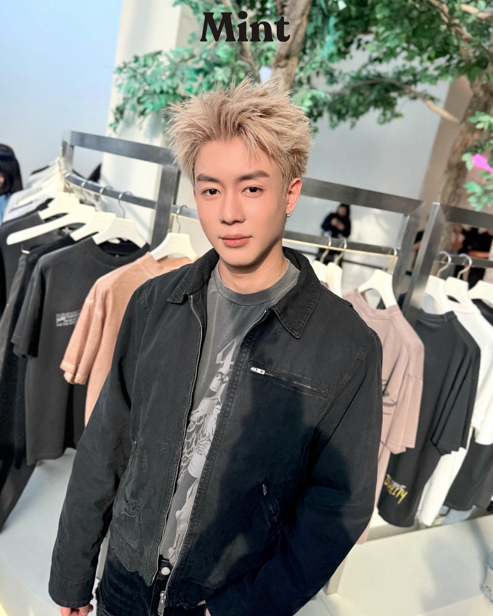 mintmag_th's tweet photo. คิ้วท์ๆ เลยค้าบ! #MintReports สแนปความฮอตของหนุ่ม #นิวชยภัค ขณะมาร่วมชมไอเท็มคอลเล็กชั่นสวย ภายในงานเปิดตัวป๊อปอัพครั้งแรกในไทยของ Represent ณ Central Embassy 💚

#RepresentTH
#NEWCHAYAPAK 
#MintMagTH https://t.co/IFf9wyikkP