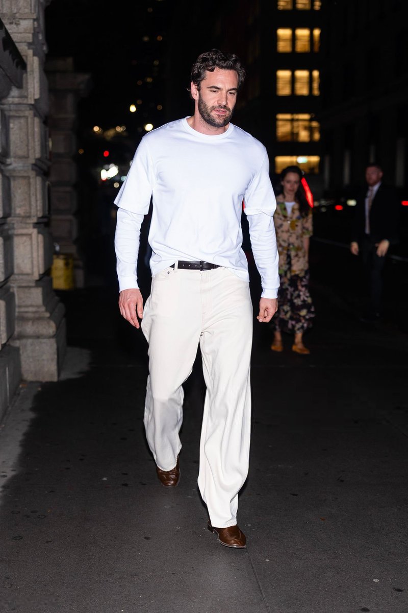 TomBateman_'s tweet photo. Built like a walking fridge, they say. https://t.co/g1pC0t5T9q