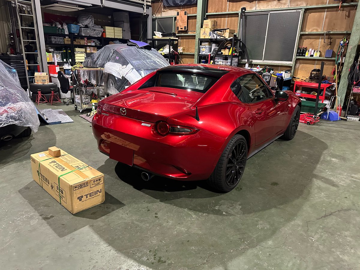 shohei_candy's tweet photo. すんごい久々にポルシェ以外のお仕事頂きました🙇♂️
#車高調
#undergroundgarage
#TEIN https://t.co/3ozyK6NCM3