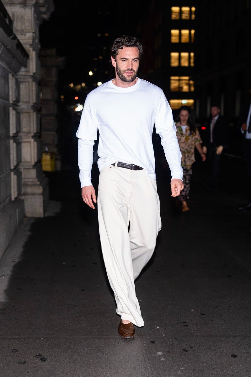 TomBateman_'s tweet photo. Built like a walking fridge, they say. https://t.co/g1pC0t5T9q