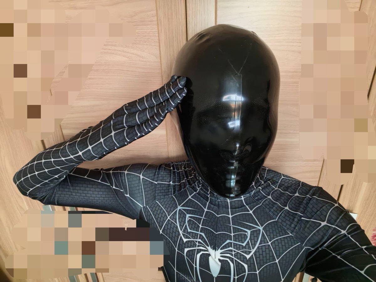 mc080802's tweet photo. 脑子被搅坏的蜘蛛侠被黑胶紧紧裹着，变成一头只会服从主人的无脑胶奴 #黑��� #恶堕 https://t.co/lnRUBwRwHu