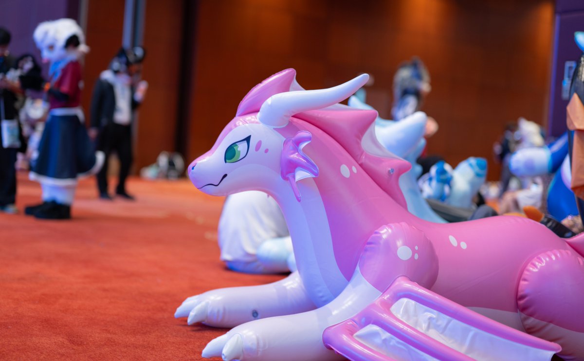 FactoryCreature's tweet photo. Besides the giant dragon from Siya Studio, lots of ICF's other friends were at the venue too, keeping everyone company — we had such a great time together! https://t.co/nbk6E6qwHD