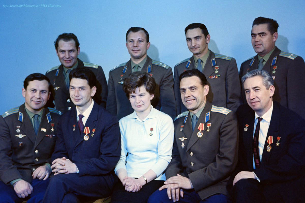 Russia's tweet photo. 👨‍🚀 #OTD in 1930, the4️⃣th Soviet cosmonaut Pavel #Popovich was born.

In 1962, he piloted #Vostok4 alongside Andriyan #Nikolayev aboard #Vostok3 on the first group spaceflight.  

🎶 #DYK they sang over the radio between their spacecraft – the first musical performance in space! https://t.co/iN1yu2VysP
