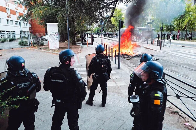 BFMTV's tweet photo. 🔴 EN DIRECT
Interventions policières face aux lycéens: la Ligue des Droits de l'Homme dénonce "une dérive globale par rapport à l'État de droit"
https://t.co/wRpOakUaNK https://t.co/ctkrTRayUy