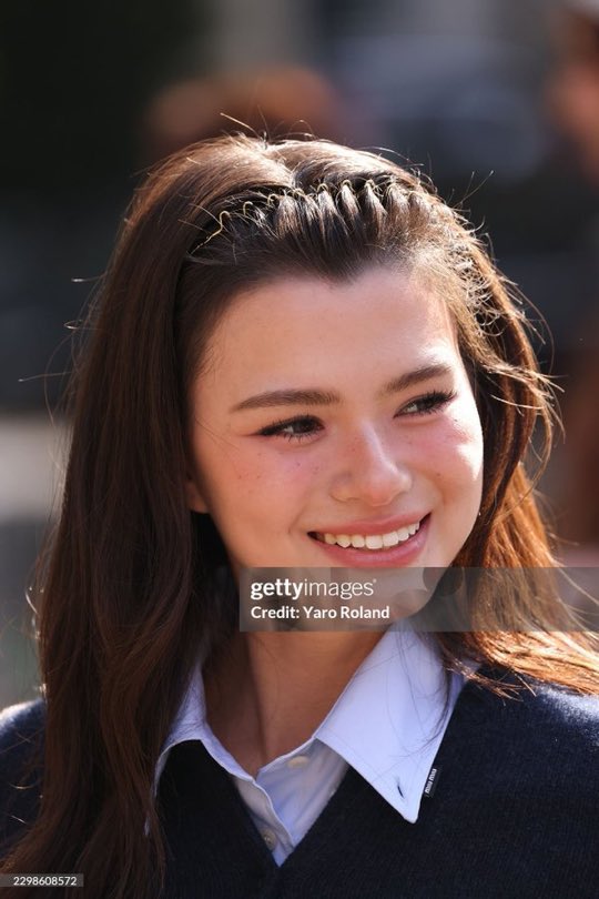 AUMTAENY's tweet photo. ขอบคุณกล้อง Getty ที่ถ่ายรอยยิ้มอันสดใสของเบคกี้มาให้เราได้ยิ้มตาม 

REBECCA X MIU MIU PFWSS27
#MiuMiuSS27xBecky #MiuMiuSS27
#MiuMiuPFWxBecky
#beckysangels #BeckyArmstrong https://t.co/f4b9dH3Plp