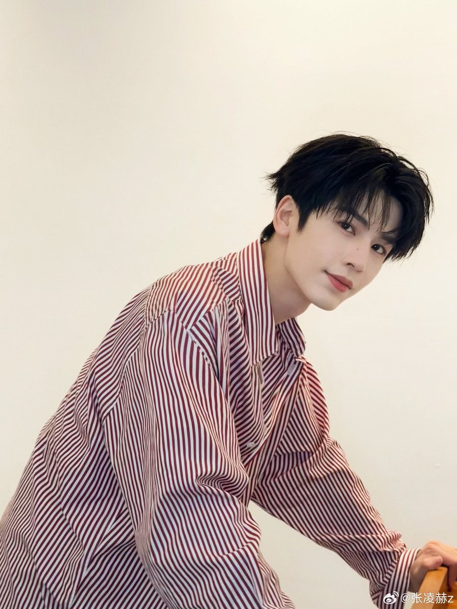 everydayzlh's tweet photo. •100526• zhang linghe weibo update 🚀

"🛠"

#zhanglinghe 📸 https://t.co/37DiUHJoUB