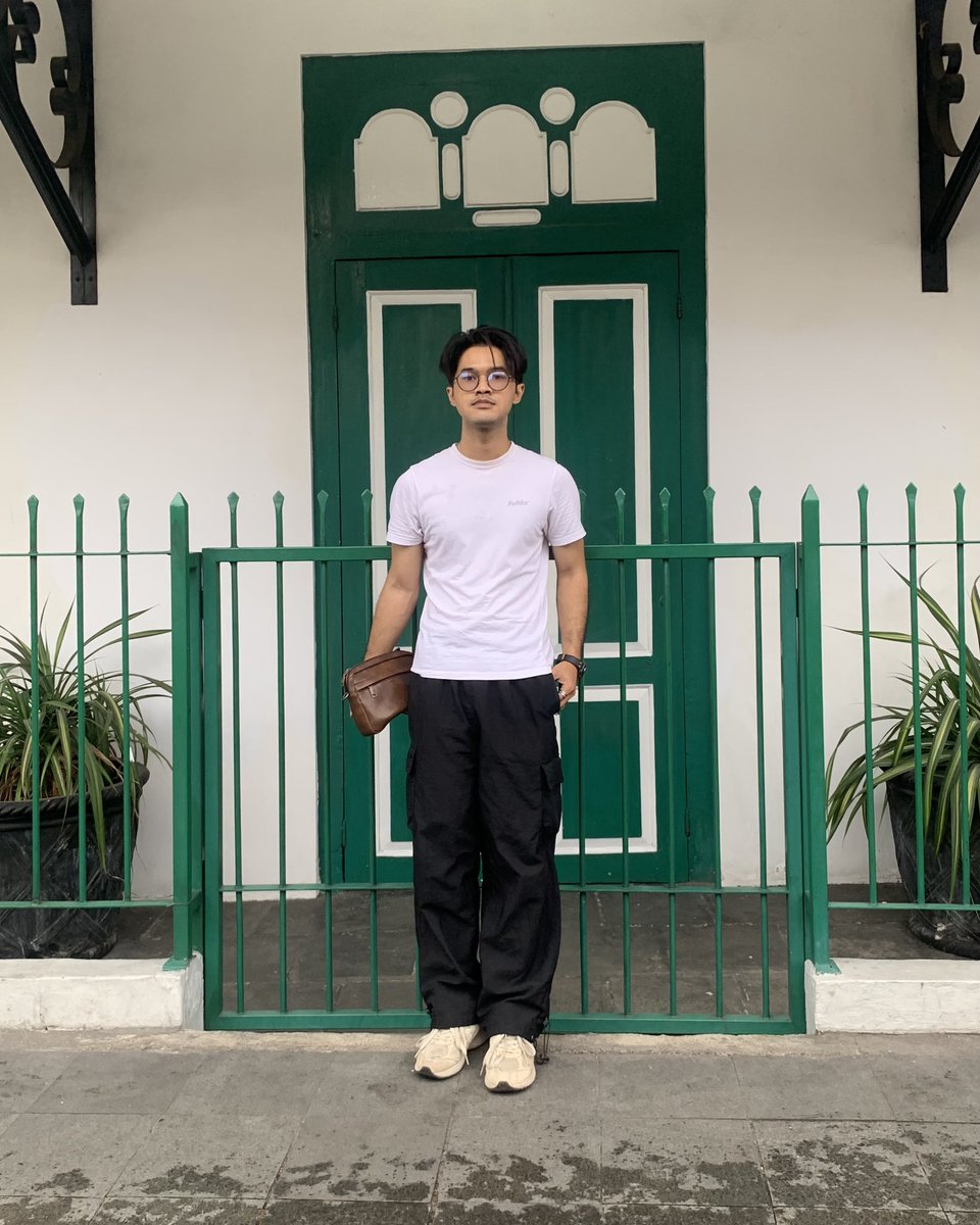 rollsrn's tweet photo. need cewe friendly, pernah selingkuh, avoidant, diatur circle, kehilangan sosok figur ayah, pernah living together sama mantan, pacaran terakhir 3 tahun.

mau test mental. https://t.co/UFQB3jlmkl